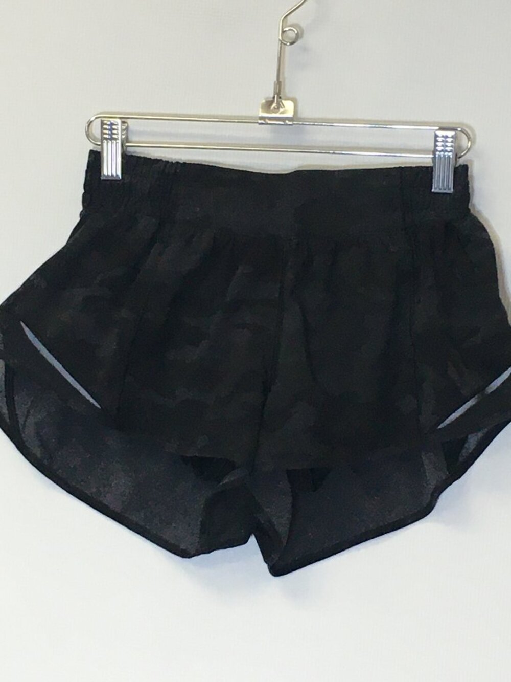 Lululemon Women's Athletic Shorts - Size 6 - Pre-owned - WTTA6F